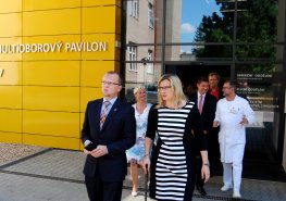 Ministryně Šlechtová si prohlédla Multioborový pavilon v Pardubické nemocnici