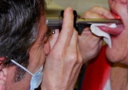 Obtíže s hlasem nepodceňujte, radí foniatr Praisler