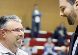 Pardubičtí basketbalisté obdarovali dětská oddělení