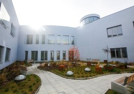 Na psychiatrii Pardubické nemocnice nově léčí také světlem. „Cílem je zlepšit psychickou kondici pacientů,“ říká primář