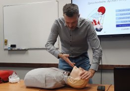 Co dělat při náhlé zástavě oběhu? Radí vedoucí pardubického urgentu Ondřej Rennét