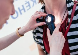 Dny melanomu upozornily na důležitost prevence. Zájem byl velký, chyběla ale střední generace