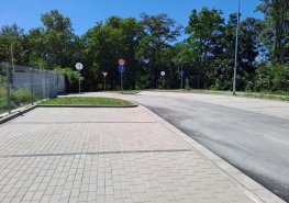 Pardubická nemocnice otevřela nové parkoviště. Úpravy dopravního řešení pokračují další etapou