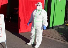 Na odběrovém místě dostala sestra i nabídku k sňatku