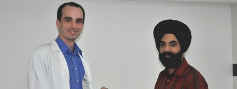 Pardubický oční lékař se v Indii učil operovat šedý zákal za tři minuty