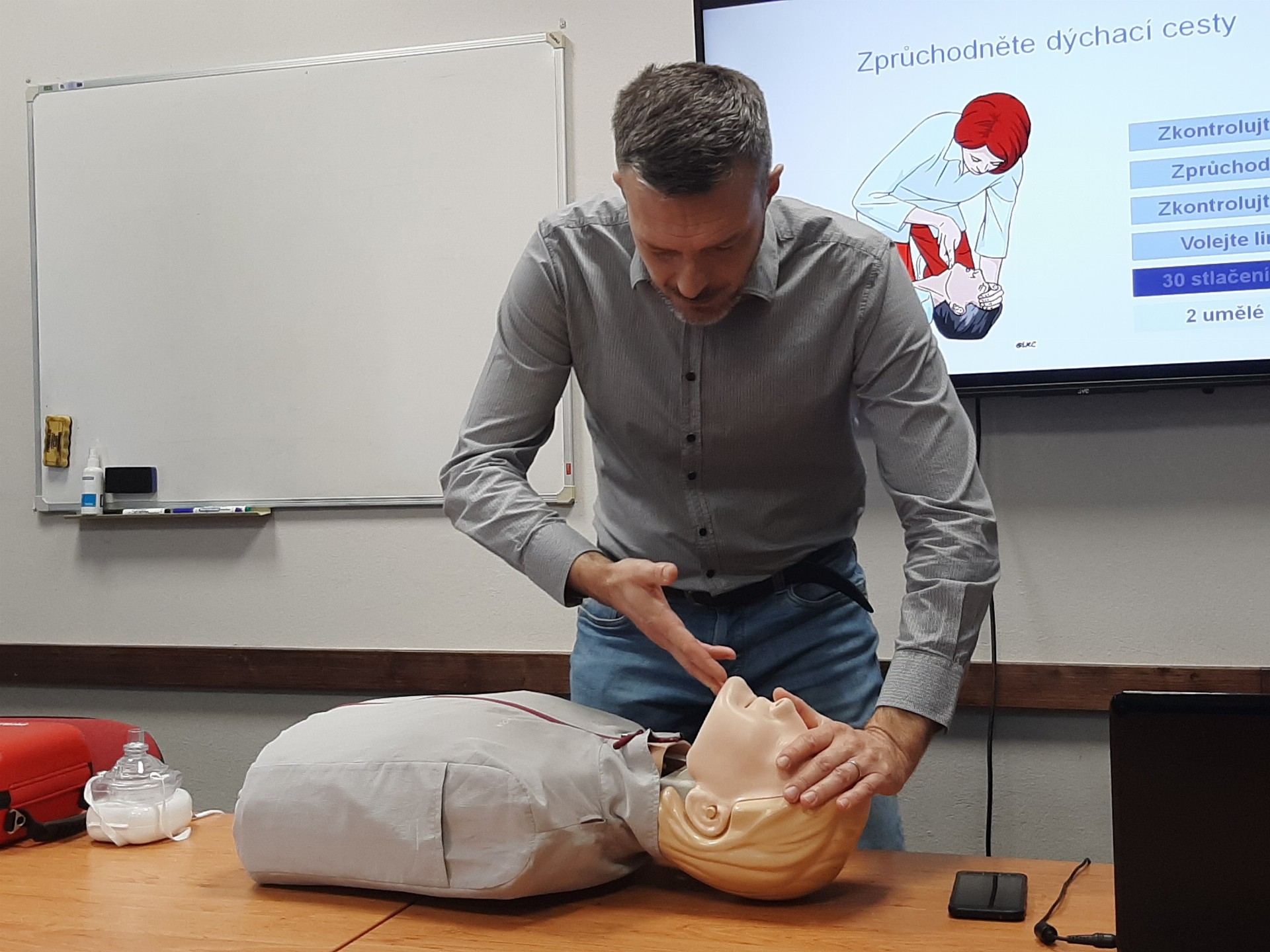 Co dělat při náhlé zástavě oběhu? Radí vedoucí pardubického urgentu Ondřej Rennét