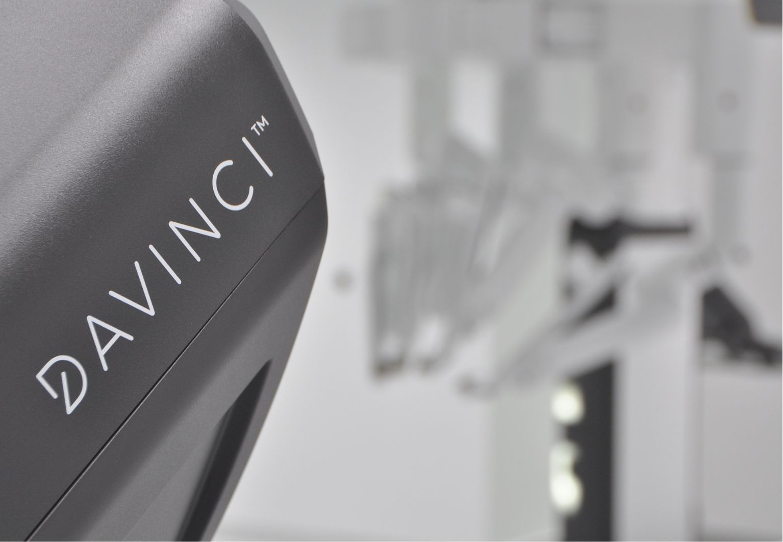 Da Vinci Xi v Pardubické nemocnici slaví prvních sto operací