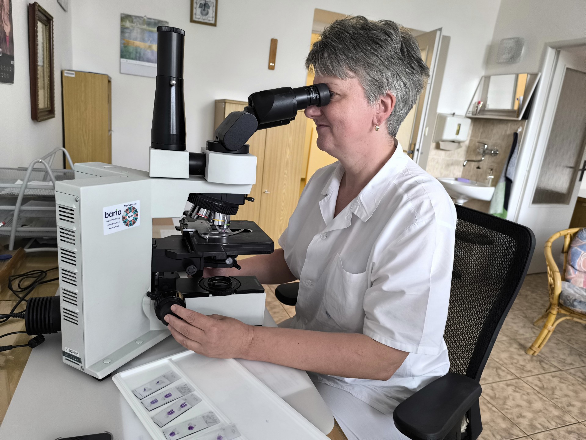 Pacienta neznáme, jeho diagnózu ano. Práce na patologii je jako laboratorní detektivka.