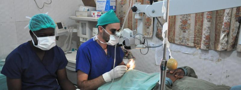 Pomoc musí mít smysl, říká oční lékař Blažek po dobrovolnické misi v Ghaně